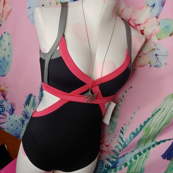 NEW 《 California Kisses 》 Black Cut Out Monokini One Piece Swim Dance Zip XL - Picture 3 of 16